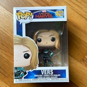 Funko Pop Vers #427 Captain Marvel